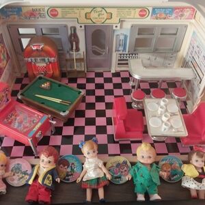1988 Tyco "Dixie's Diner" w/ 42 Pieces
